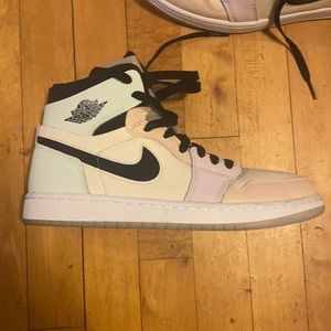 JORDAN 1 ZOOM IN PASTEL